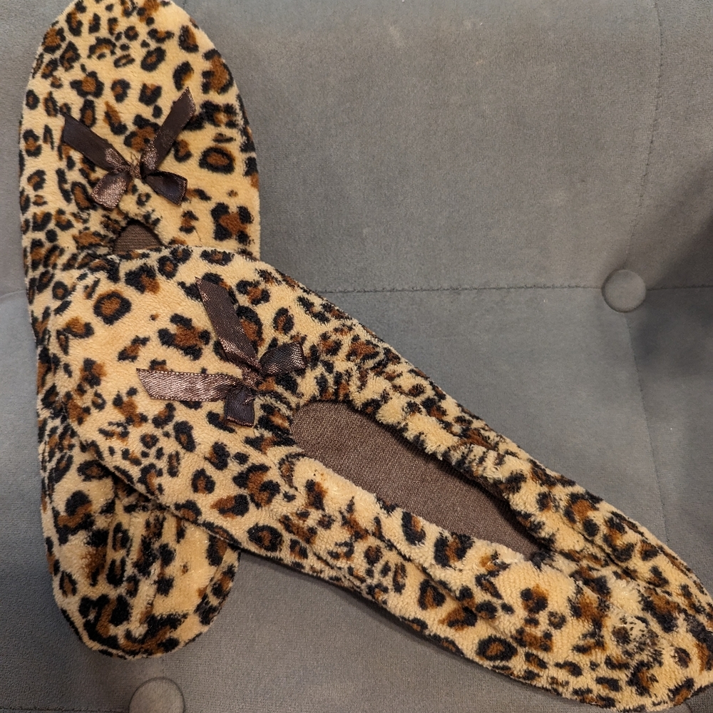 Woman's Secret Treasures Leopard slippers L(9-10) Black & Brown New